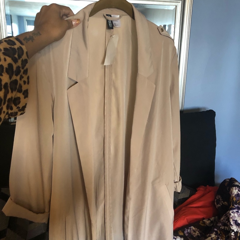 H&M lightweight trench w/ belt